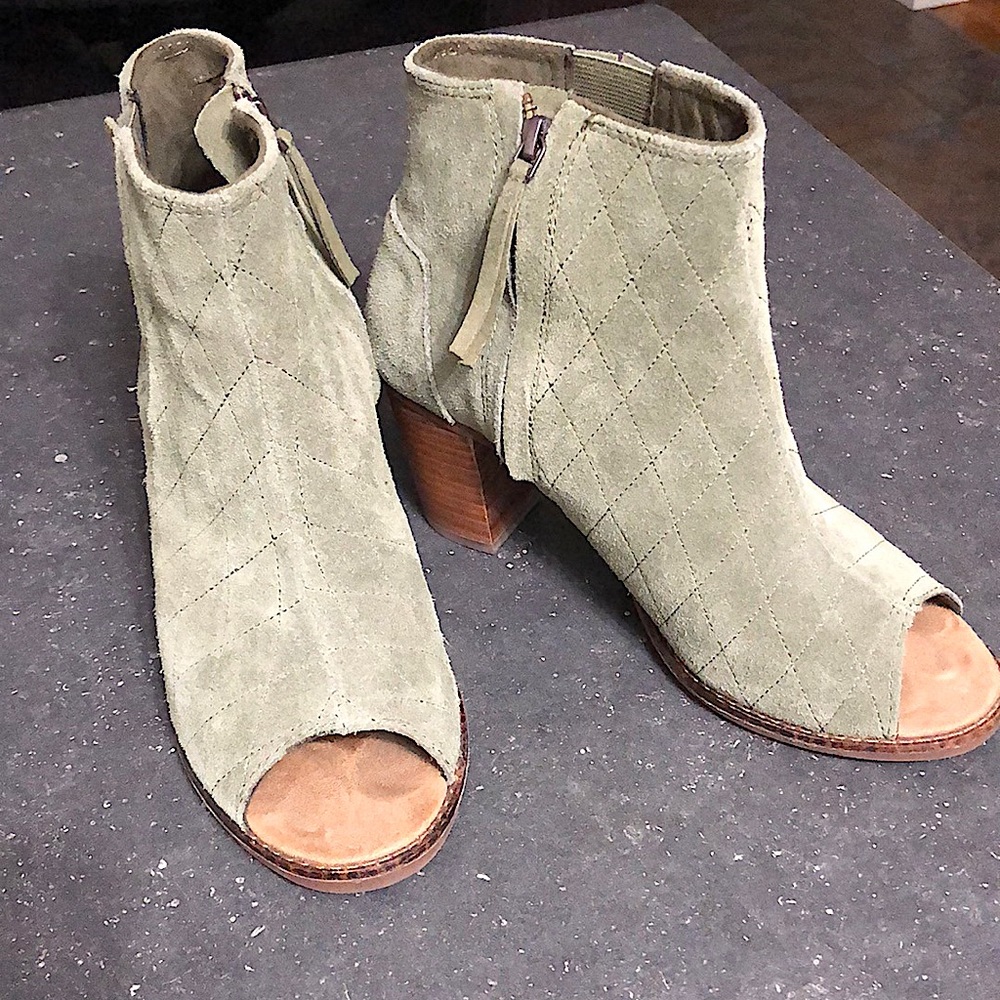 Toms heels
